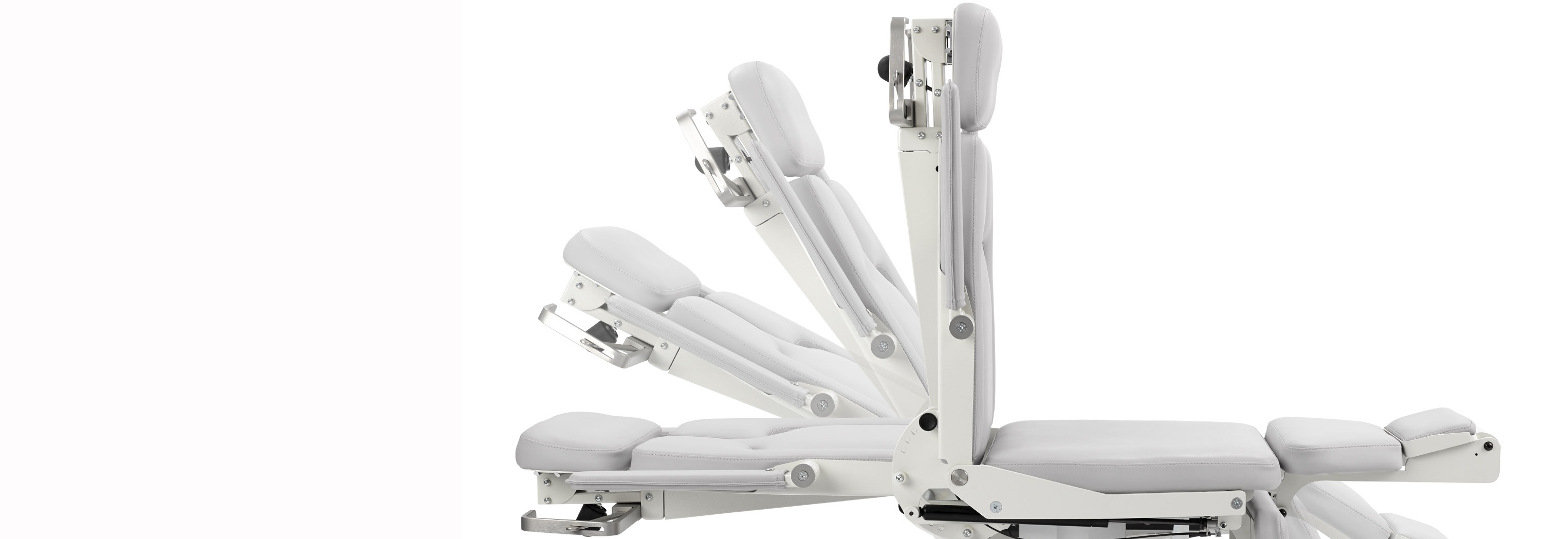 Lit médicalisé sur fond blanc