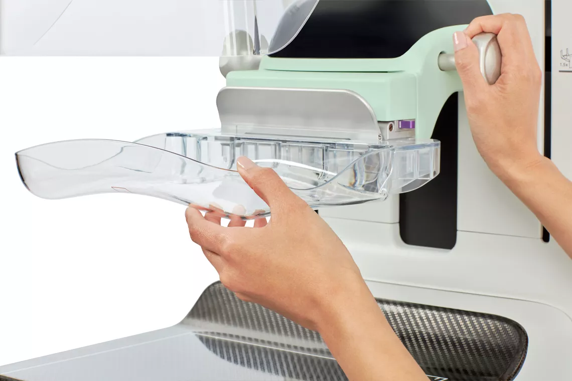 Système de stabilisation du sein SmartCurve avec deux mains sur la machine