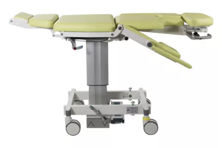 Fauteuil médical sur fond blanc