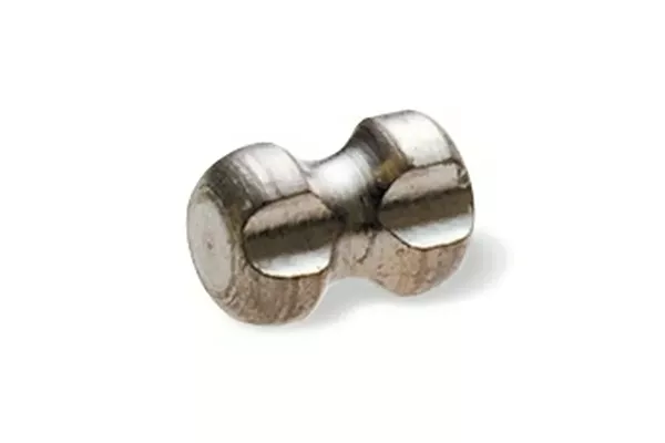 Marqueur de site de biopsie TriMark en forme de sablier sur fond blanc